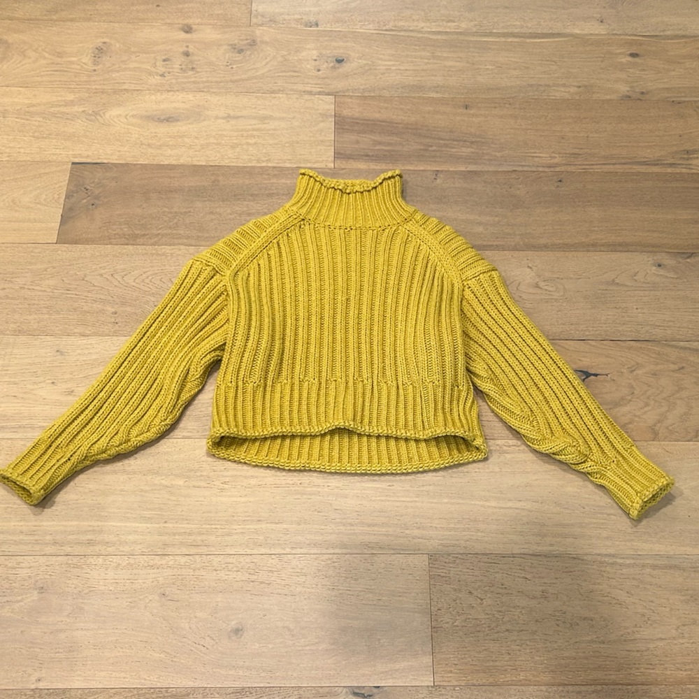 EUC size S H&M mock-neck chunky sweater.